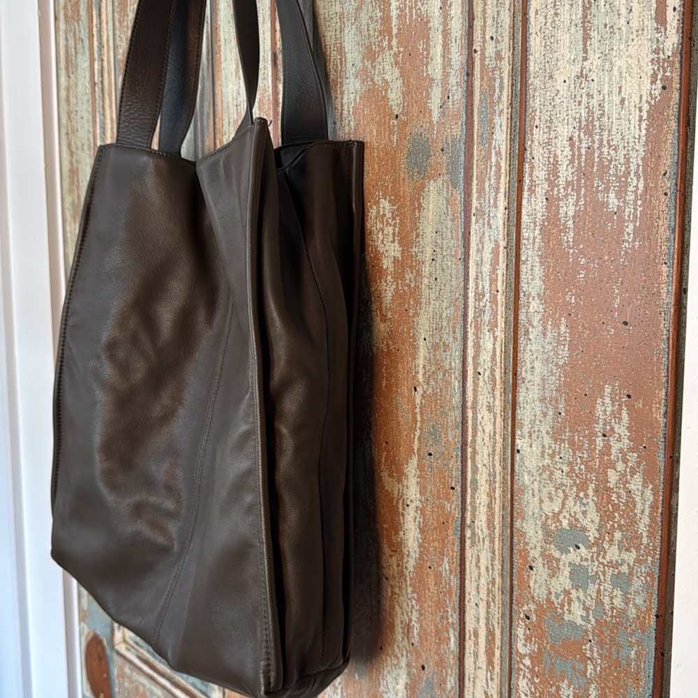Large Margot Tote /Bucket Bag Soft Brown Leather or Vegan Leather Excellent - Picture 4 of 9